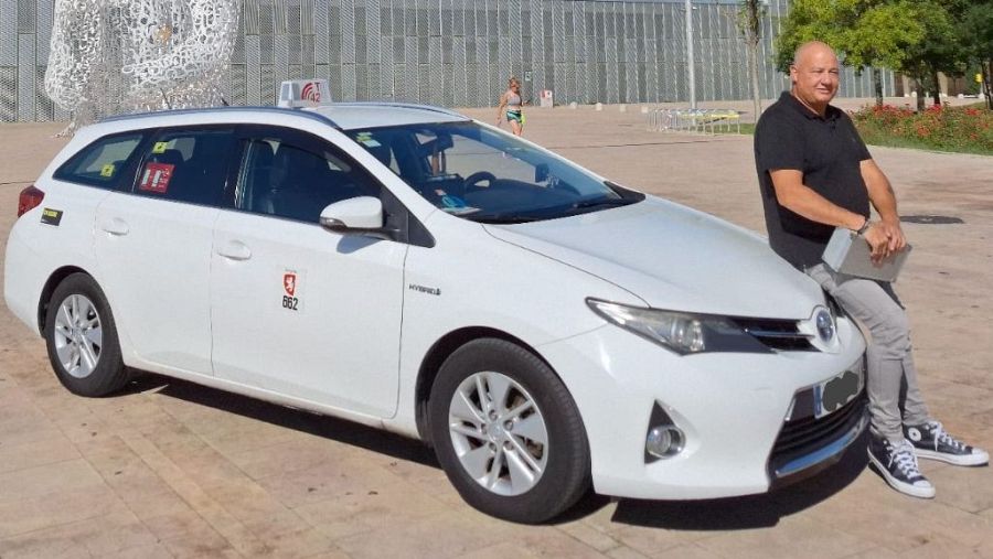 El diván del psicólogo, reconvertido en conversaciones entre tintes, masajes o kilómetros en carretera