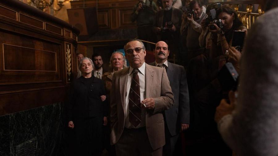 Eduard Fernández, como Santiago Carrillo, en 'Anatomía de un instante'.