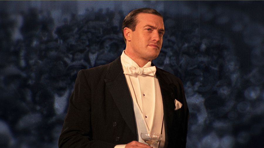 Raúl Mérida es Alfonso de Orleans, Ali