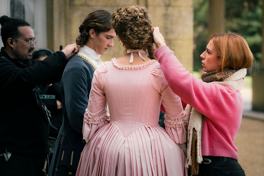 Marina Sabadell y Julen Katzy en el rodaje de 'Valle Salvaje'