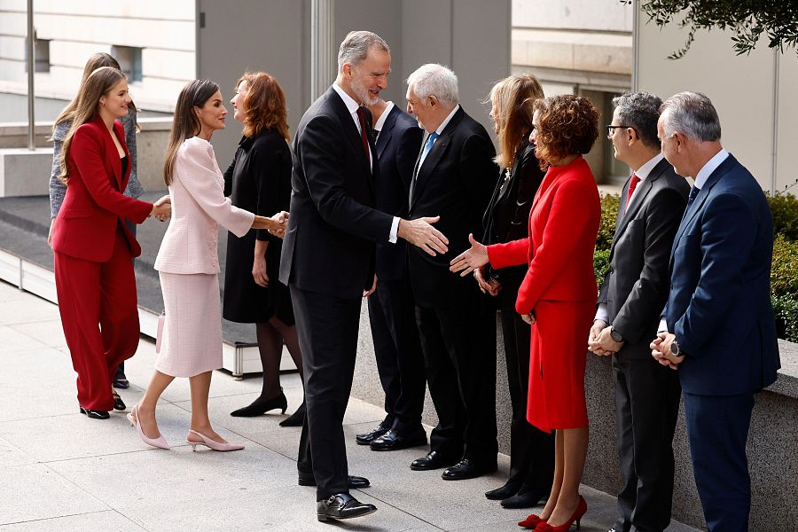 El rey Felipe, la reina Letizia, la princesa Leonor y la infanta Sofía, a su llegada al Congreso de los Diputados