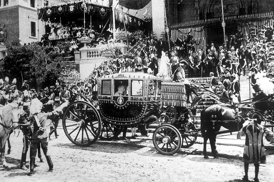 La llegada de Victoria Eugenia de Battenberg a la iglesia el día de su boda