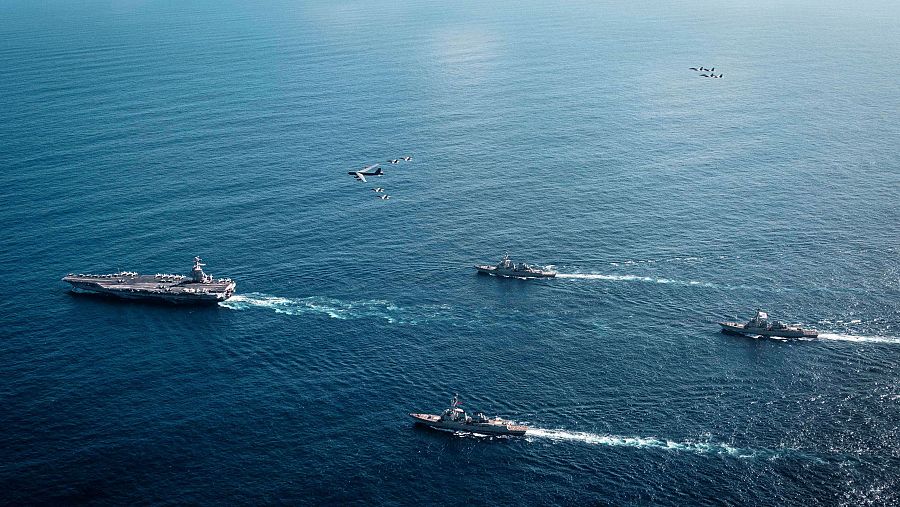 El grupo de ataque del portaaviones Gerald R. Ford de la Armada de los Estados Unidos en el Océano Atlántico el 13 de noviembre de 2025
