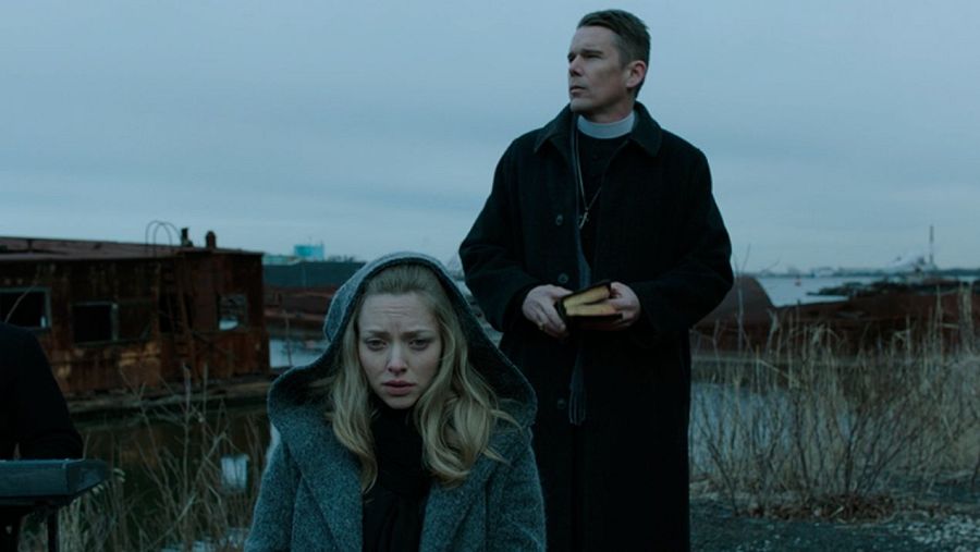 El pastor Toller y Mary, tras un episodio doloroso de la trama