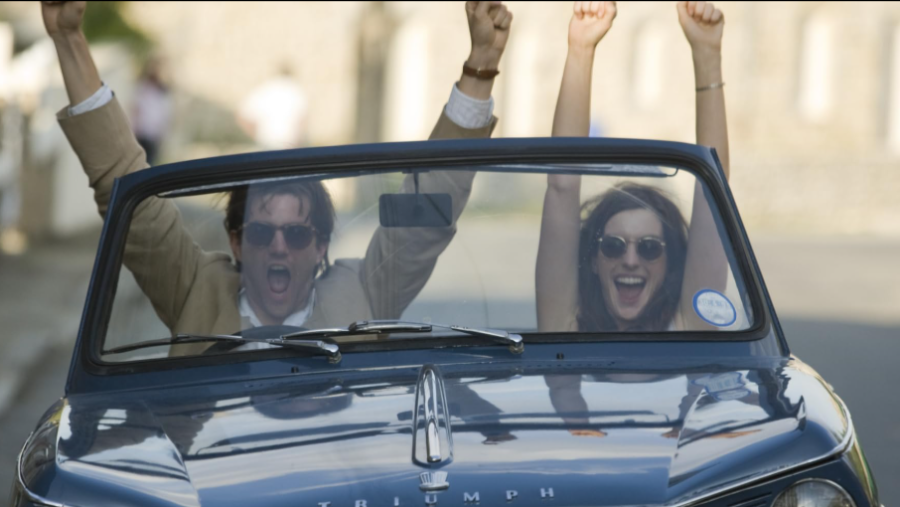 Jim Sturgess y Anne Hathaway en un momento de 'Siempre el mismo día'