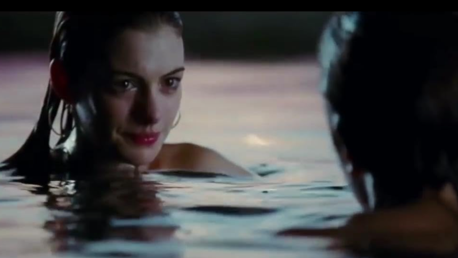 Anne Hathaway en un momento de 'Siempre el mismo día'