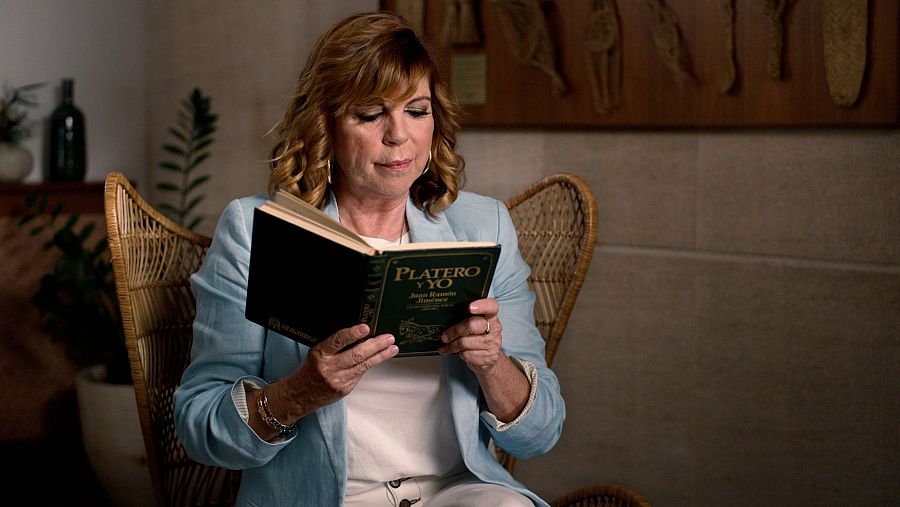 Belinda Washington leyendo 'Platero y yo' de Juan Ramón Jiménez.