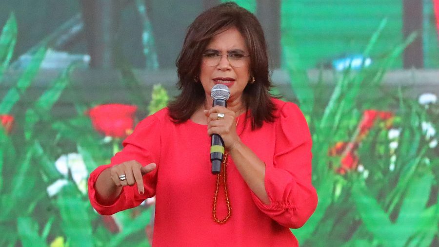 La candidata presidencial por el Partido Libertad y Refundación (Libre), Rixi Moncada, durante un acto de campaña en Tegucigalpa (Honduras)