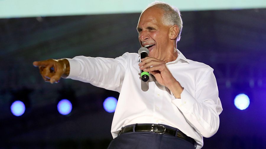 El candidato a la presidencia de Honduras Nasry Asfura habla durante un evento de cierre de campaña del Partido Nacional, en Tegucigalpa