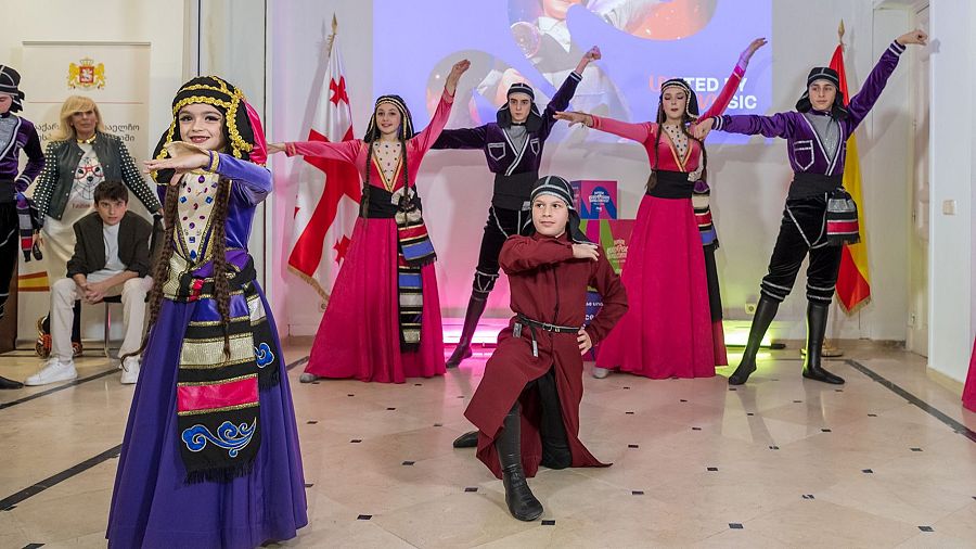 Bailarines y bailarinas de la Escuela de Baile Georgia