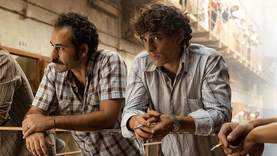 Miguel Herrán (Manuel), junto con Jesús Carroza (El Negro), en 'Modelo 77'.