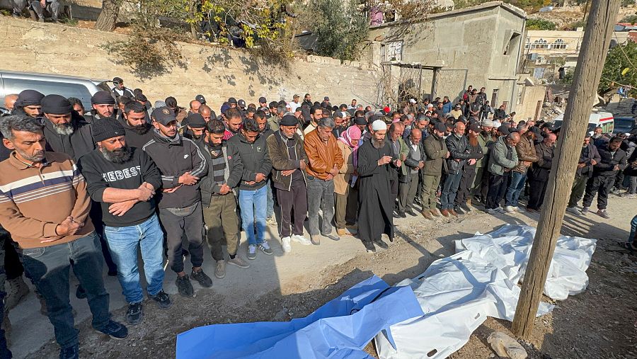 Funeral por las víctimas del ataque israelí contra Beit Jinn, en Siria