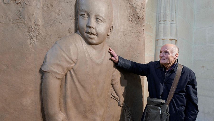 La catedral de Burgos muestra las nuevas puertas de Antonio López