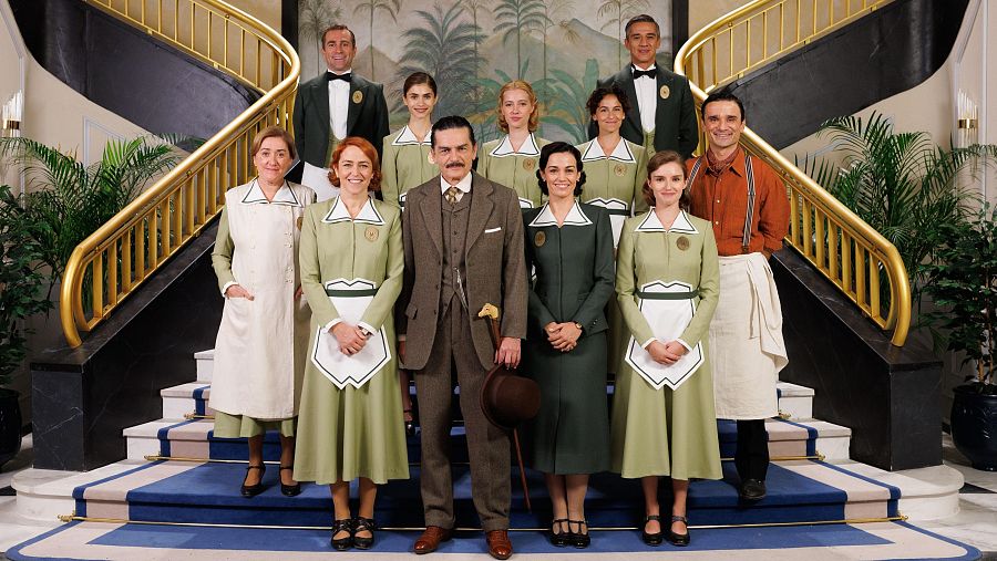 Parte del elenco de 'Salón de té La Moderna'