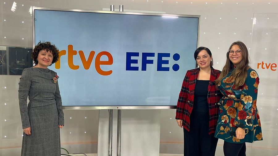 Teresa Muños, directora de Relaciones Internacionales, Institucionales y Cooperación RTVE, junto a Nataliza Zazo, Coordinadora de Convenios Institucionales, y 	
Silvia Gutiérrez Fernández, encargadas de la gestión de los convenios y acuerdos en RTVE.