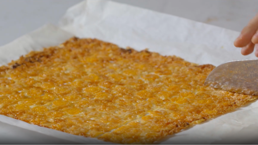 El cruixent de pastanaga amb formatge és un plat molt senzill i ràpid de fer.