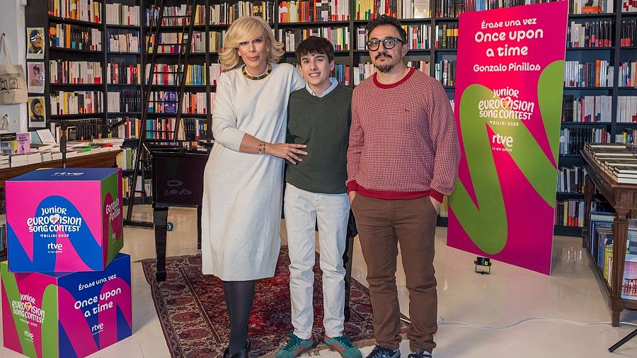 María Eizaguirre, Gonzalo Pinillos y César Vallejo en la Librería La Mistral