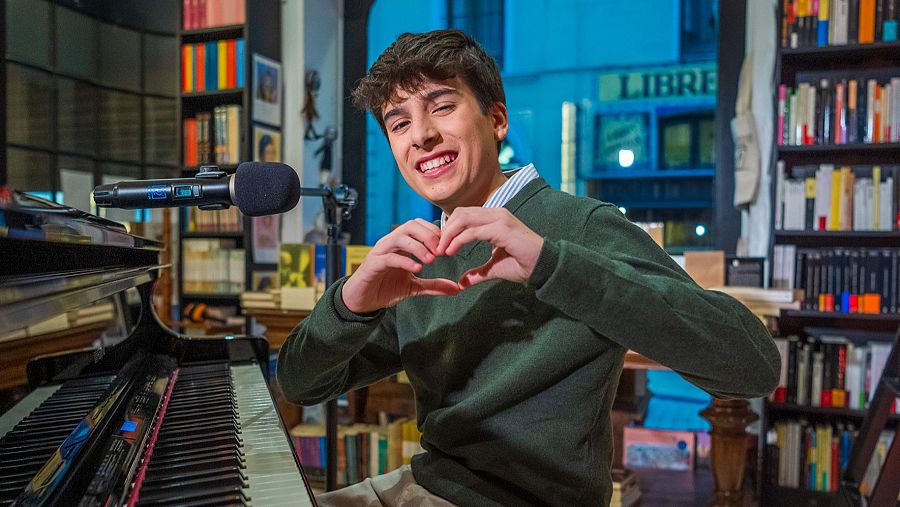 Gonzalo Pinillos interpreta al piano su canción de Eurovisión Junior 2025