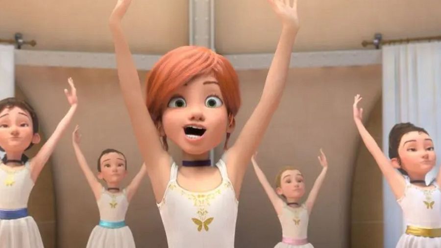 Felicia en clase de danza clásica / Fotograma de la película 'Ballerina'