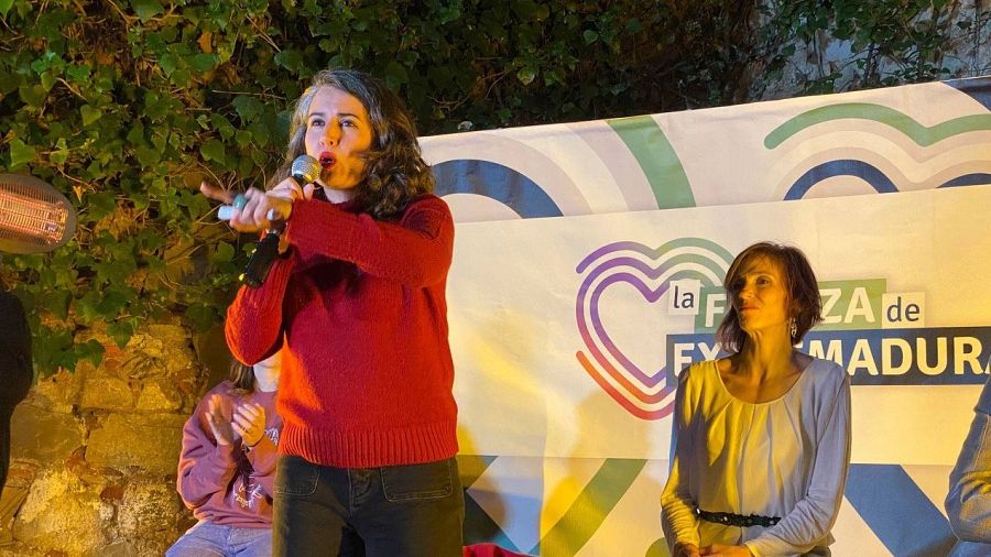 La candidata de Unidas por Extremadura, Irene de Miguel, en el acto de arranque de la campaña electoral.