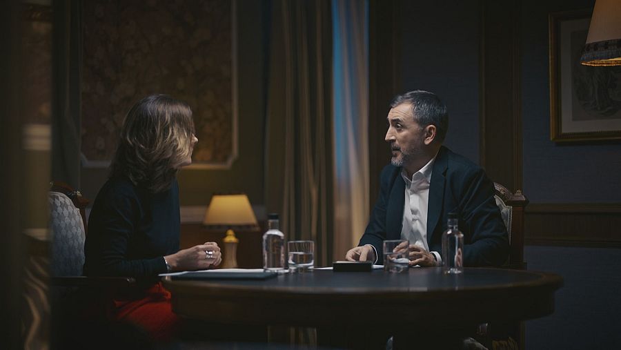 Lara Siscar entrevista al periodista Ignacio Escolar.