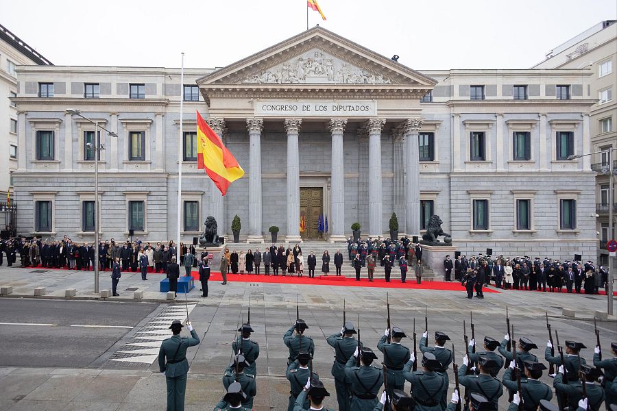 Izado de la bandera nacional