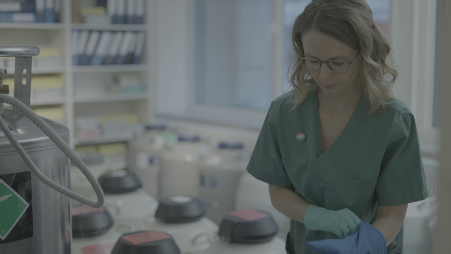 Ann Kathrin Klym, jefa de Laboratorio del Berliner Samenbank