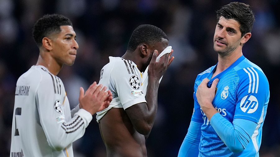 Los jugadores del Real Madrid se lamentan tras la derrota ante el Manchester City.