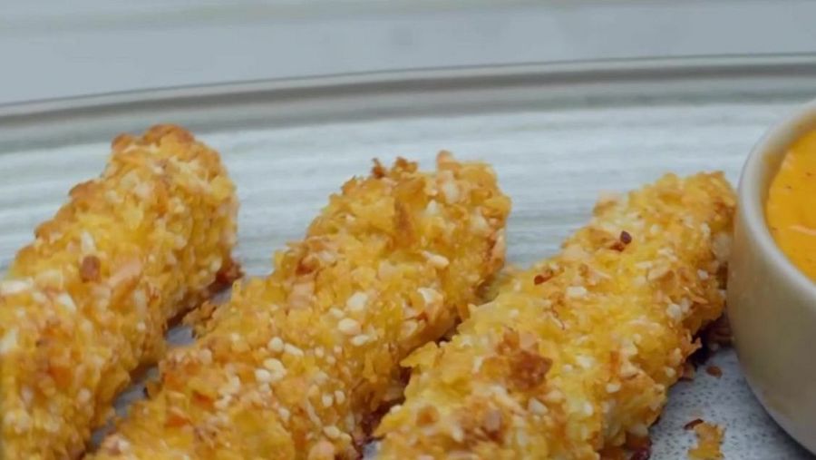 Cruixents de pollastre amb maionesa de pebre vermell