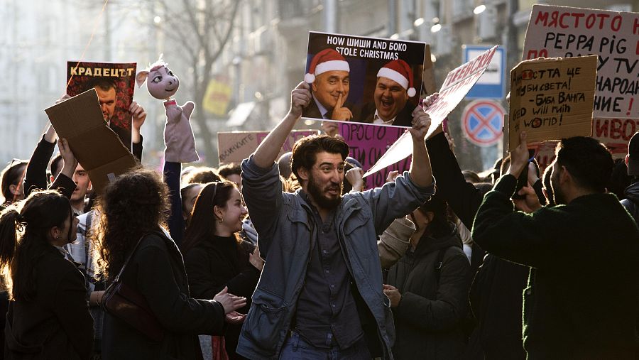 Protesta antigubernamental exigiendo la renuncia inmediata del actual gobierno de Bulgaria en Sofía, Bulgaria