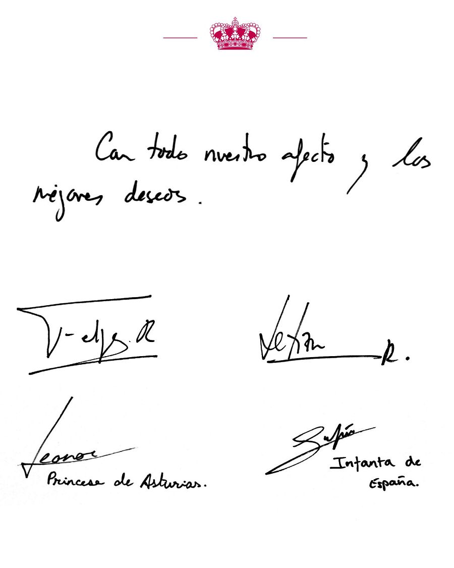 Firmas de los reyes y sus hijas en la felicitación de Navidad 2025