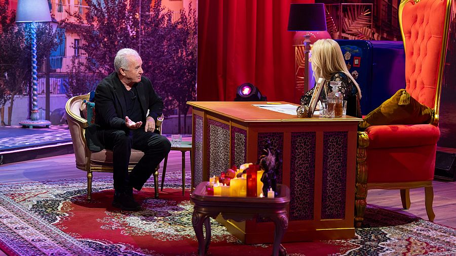 Víctor Manuel, en un momento de la entrevista con Henar Álvarez