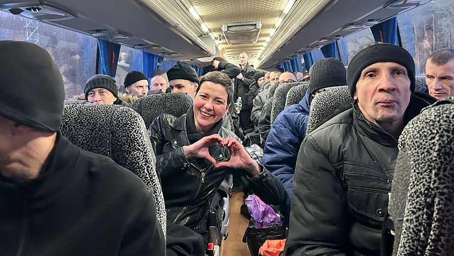 Ex presos en un lugar no revelado de Ucrania