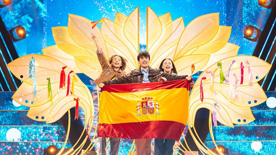 España en el desfile de banderas de la final de Eurovisión Junior 2025