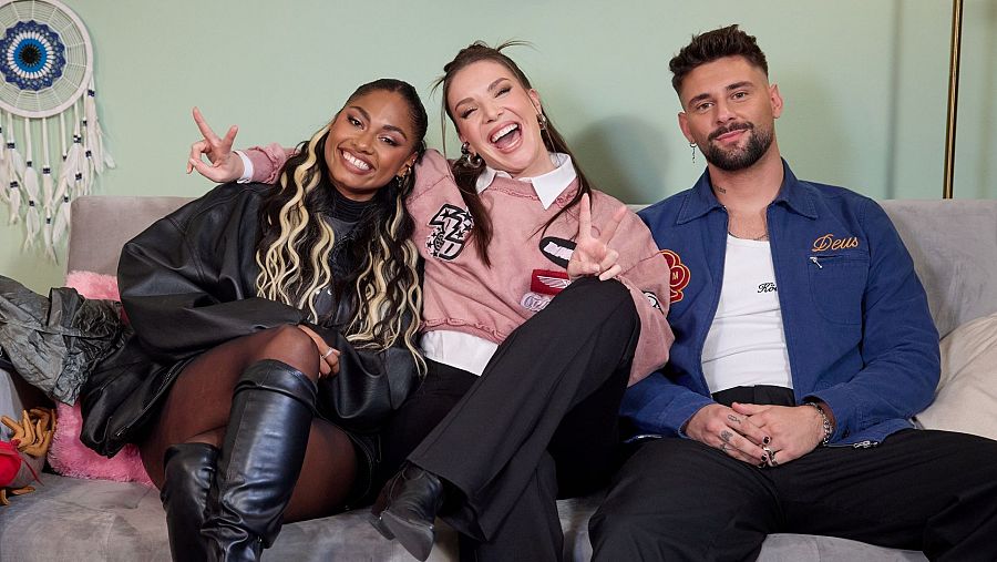 NIA y J Kbello, junto a Inés Hernand