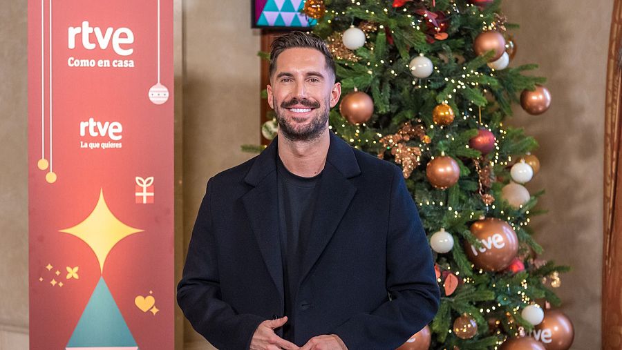 Egoitz Txurruka presenta 'Feliz 2026' con Eva Soriano