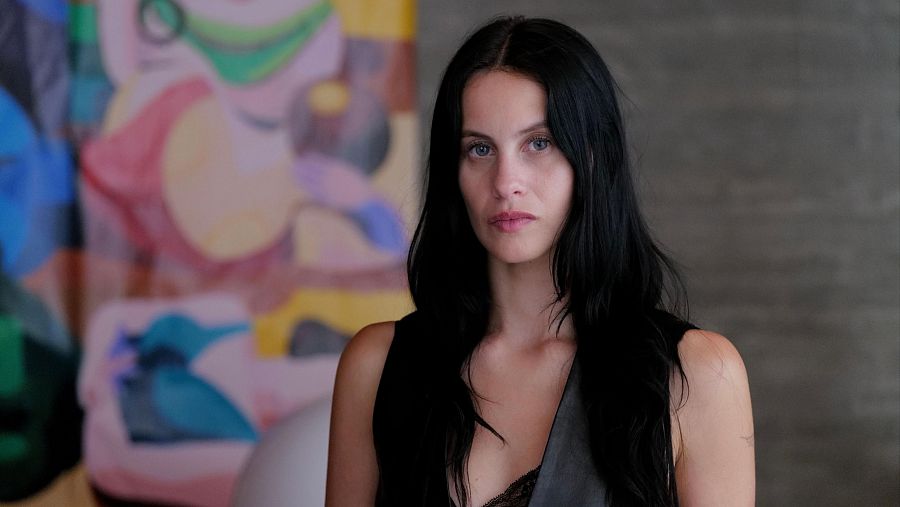 Milena Smit, en 'Amarga Navidad'.