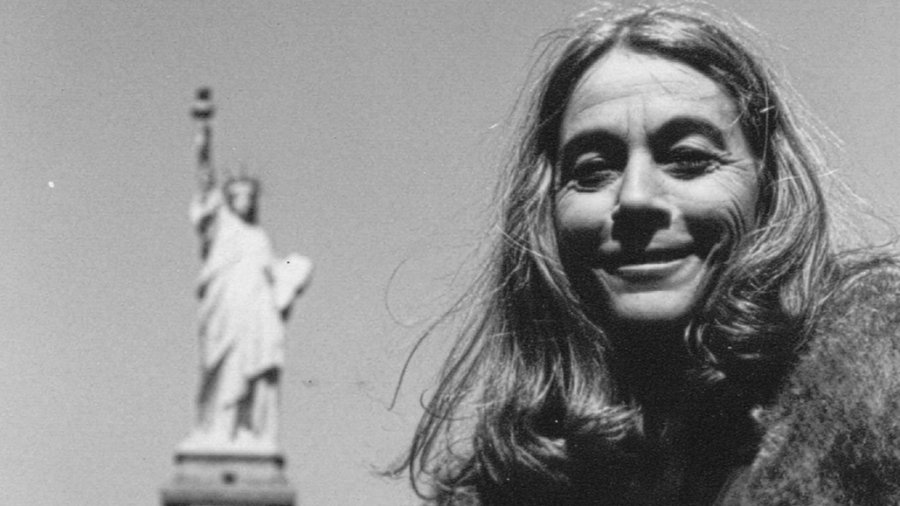 Martín Gaite visita la Estatua de la Libertad en abril de 1979