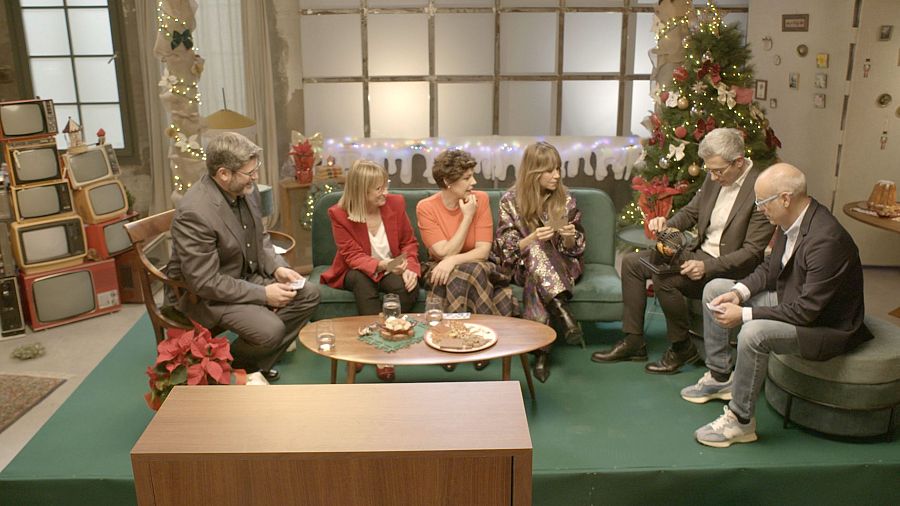 Les cares de La 2Cat amb Xavi Bundó a 'L'any que vas néixer' jugant al bingo