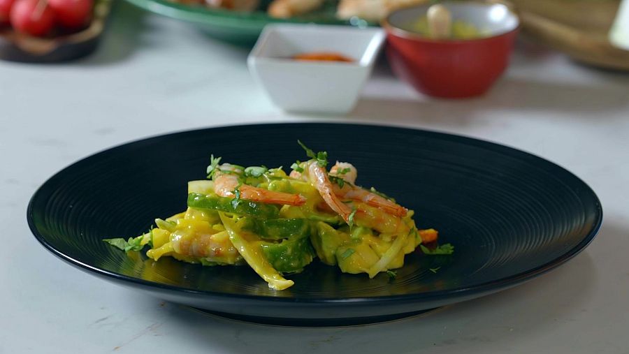 Amanida de llagostins amb salsa de mango