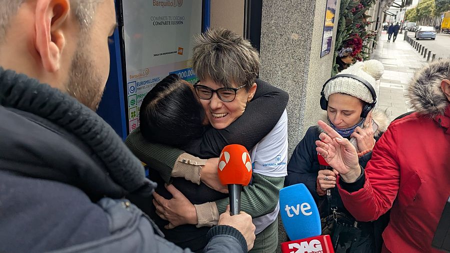 Soledad celebra el segundo premio de la Lotería de Navidad