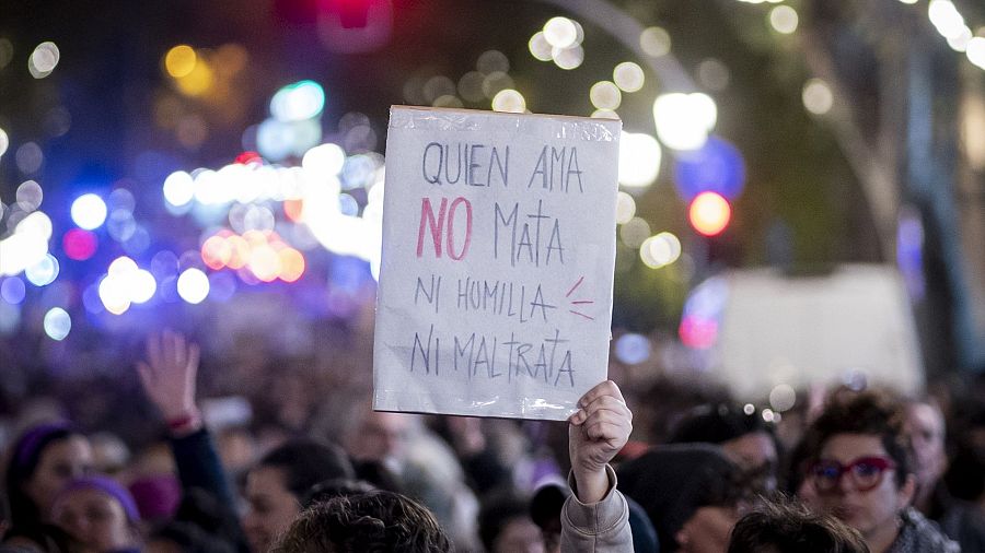 Pancarta en la concentracion en Madrid por el Día Internacional de la Eliminación de la Violencia contra la Mujer