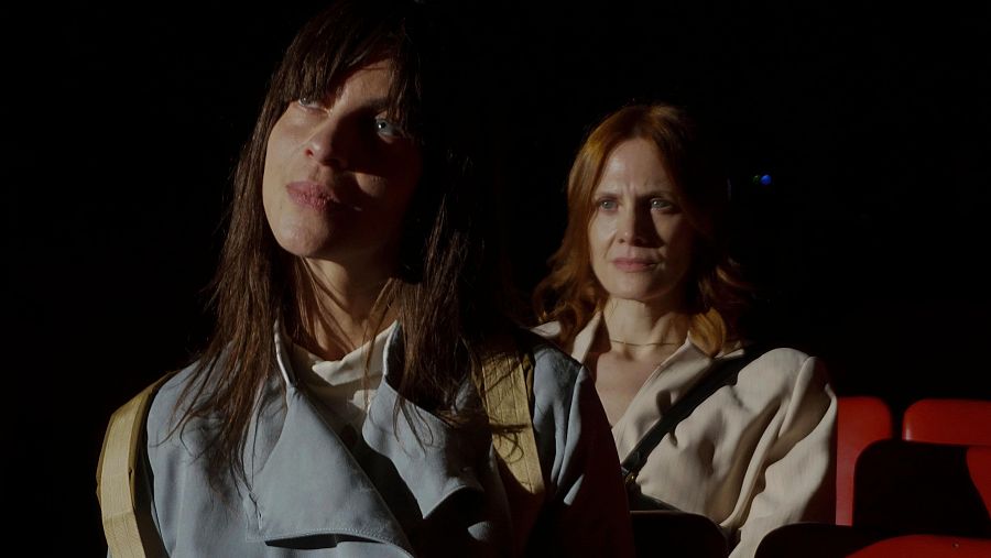 Natalia Tena y Belén Fabra, en 'El mal'.