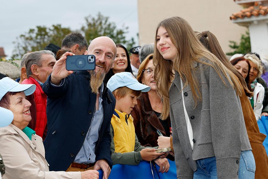 La infanta Sofía durante la entrega del Premio al “Pueblo Ejemplar de Asturias 2025” a Valdesoto
