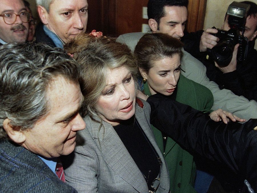 Bardot, en su llegada a un juicio por incitación al odio tras acusar a los musulmanes en un periódico de 