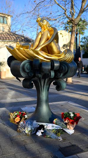 Estatua de la fallecida actriz francesa y activista por los derechos de los animales Brigitte Bardot en la Place Blanqui de Saint-Tropez