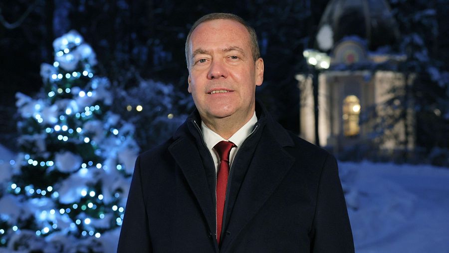 El líder ruso y mano derecha de Putin, Dmitri Medvédev, durante el mensaje de Año Nuevo.