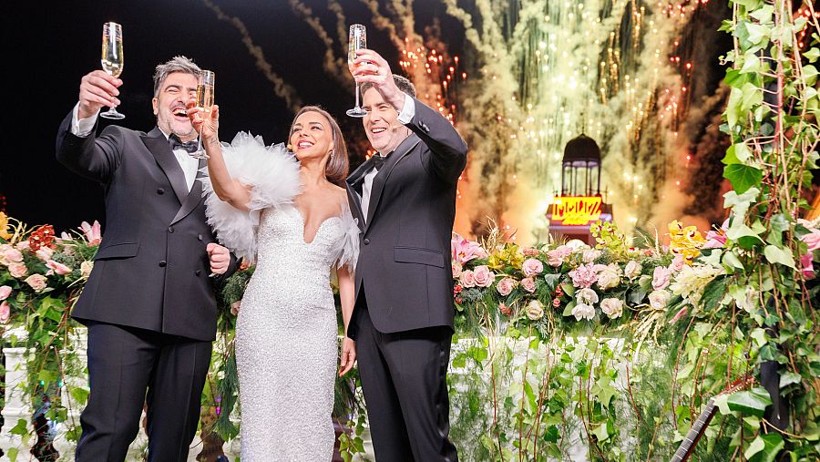 El dúo catalán, Estopa, y la cantante balear, Chenoa, brindan en RTVE por el nuevo año