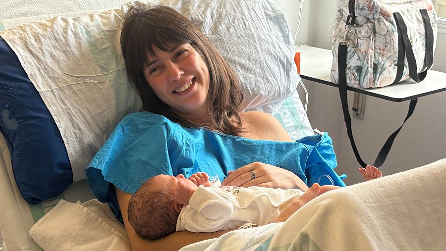 Beatriz Iglesias ha dado a luz a su hija Cala en el Hospital Materno Infantil 'Miguel Servet' de Barbastro.