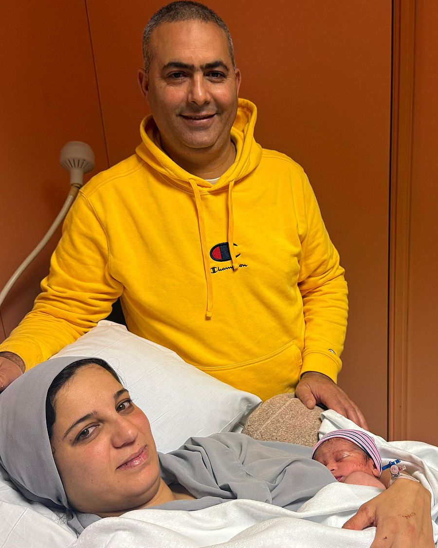 El Nadir, nascut a les 8.36 hores a l'Hospital del Vendrell, amb els seus pares residents a Calafell, al Penedès.